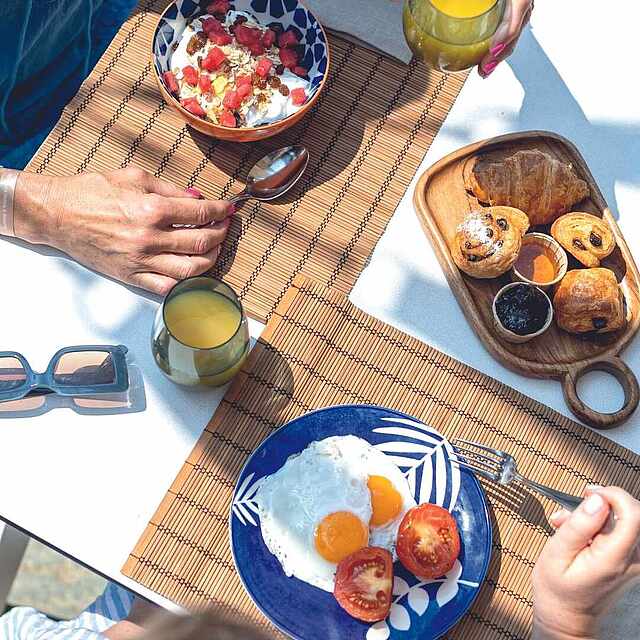 Frühstück im Hauptrestaurant genießen