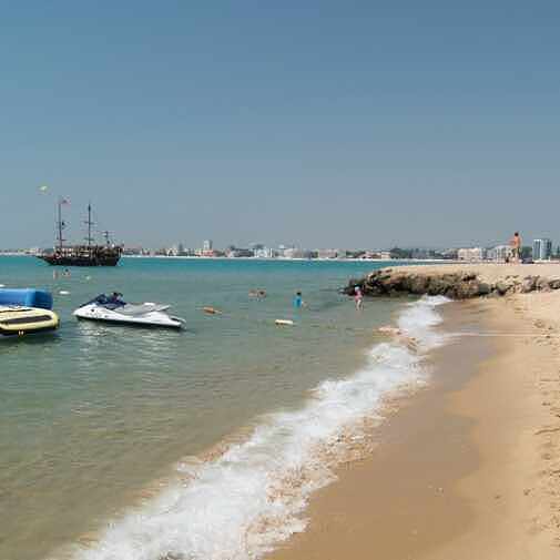 Strand TUI BLUE Nevis Strand Meer baden Boote