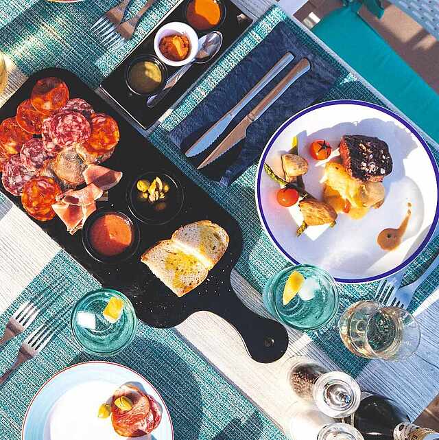 „Taverna" - lokale Köstlichkeiten & Tapas