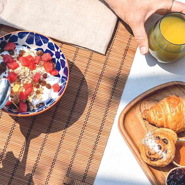 Frühstück im Hauptrestaurant genießen