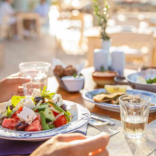 Kretische Spezialitäten im À-la-carte-Restaurant "Taverna" 