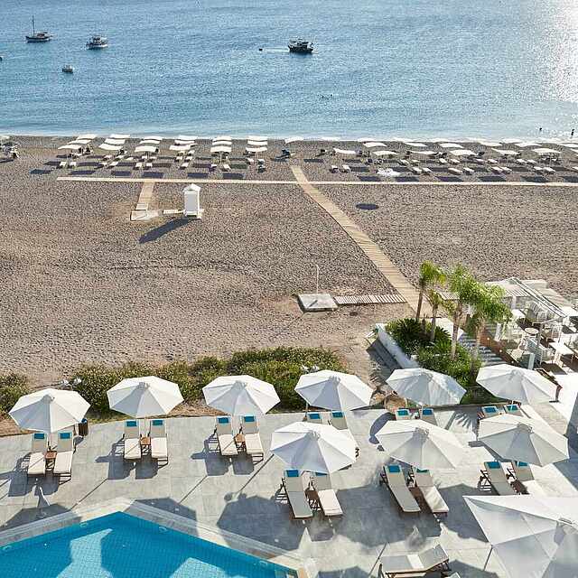 Directly at the private beach