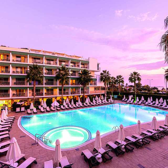 Der Hauptpool im TUI BLUE Barut Andiz