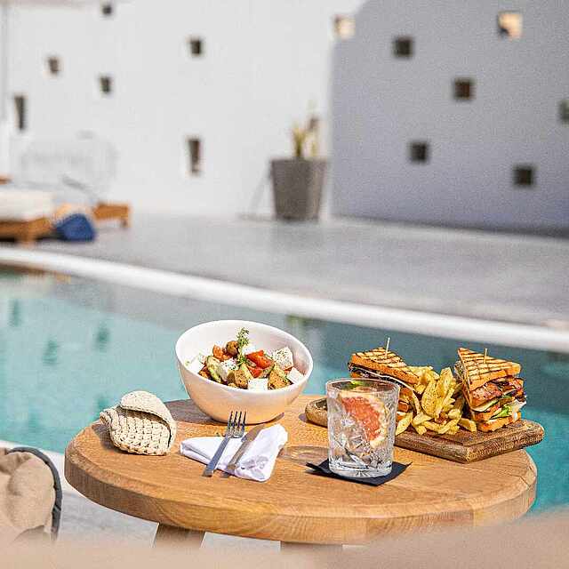 Poolbar - erfrischende Cocktails & Snacks