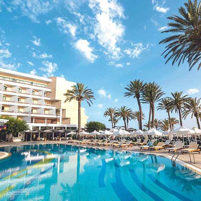 Hauptpool im TUI BLUE Pioneer Beach