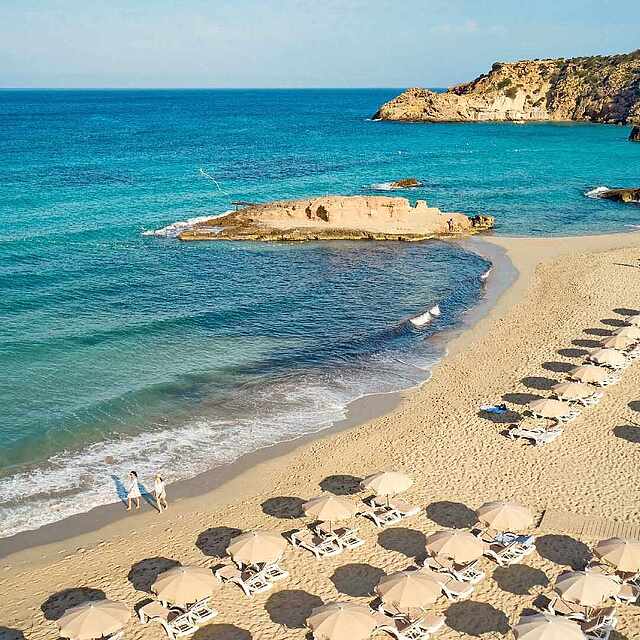 Urlaubshotel direkt an der Bucht von Cala Tarida